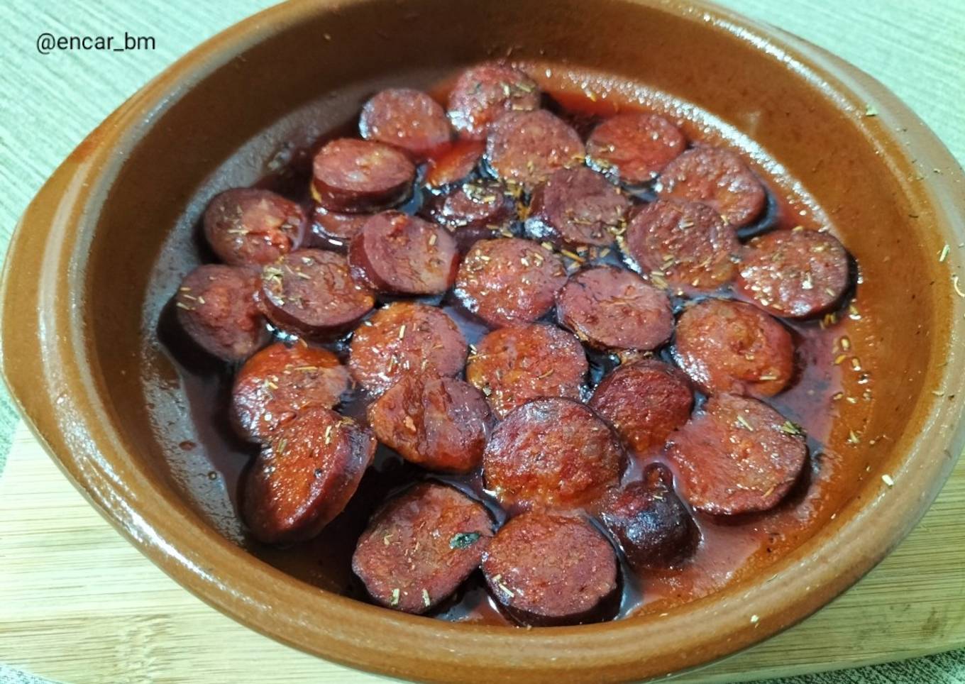 Chorizo asturiano al vino con toque picante