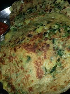 A picture of Spring onion potato paratha.