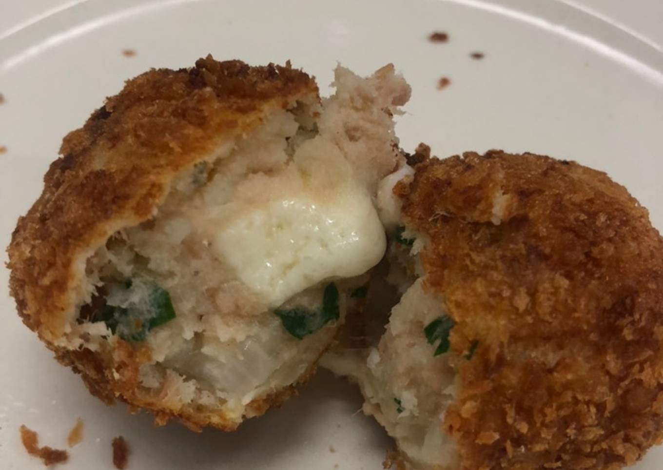 Croquetas de papá y atún rellenas de queso a la Sonorense