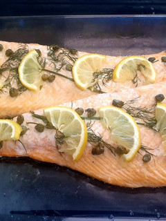 Una foto de Salmón al horno en un plis plas