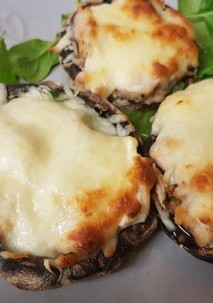A picture of My Garlic cheese & Chicken Stuffed Mushrooms. ❤️.