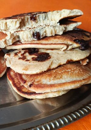 Una foto de Panqueques/pancakes de harina de avena, banana aceite de coco y pasta de maní 🥞