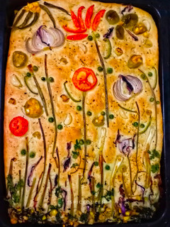 ગાર્ડન ફોકાચિયા (Garden focaccia bread recipe in Gujarati) રેસીપી મુખ્ય ફોટો