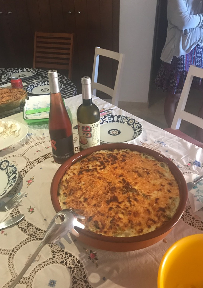 Una foto de Macarrones gratinados con atún, espinacas y coliflor