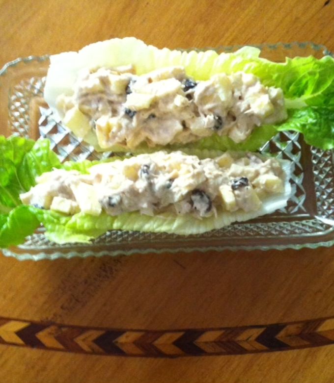 Una foto de Ensalada de manzana con  atún
