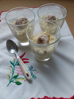 Tiramisu kokuszgólyos pohárban recept fotója
