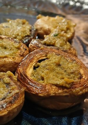 Una foto de Champiñónes Asados con Emulsión de Ajo y Perejil