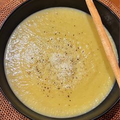A picture of Potato cauliflower soup.