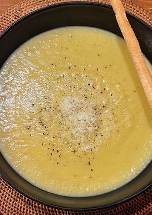 A picture of Potato cauliflower soup.