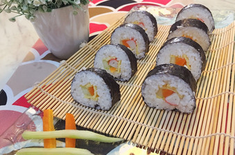 Resep Simpel Sushi Gulung dengan Nasi Pulen Anti Gagal