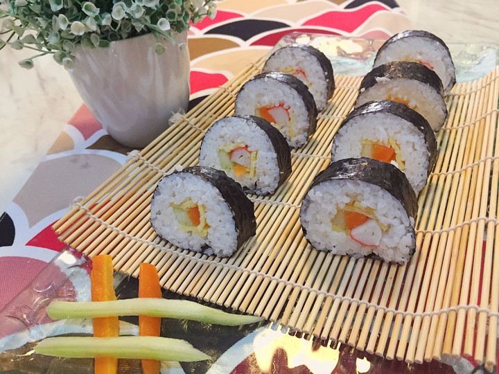 Resep Simpel Sushi Gulung dengan Nasi Pulen Anti Gagal