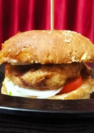 ক্রিস্পি ভেজ বার্গার (crispy veg burger recipe in Bengali) রেসিপির প্রধান ছবি