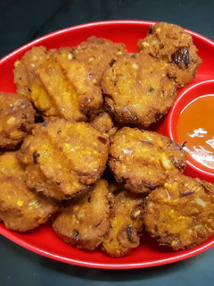 चणा डाळीचे क्रिस्पी वडे (Chana Dal Vade Recipe In Marathi) रेसिपी चे मुख्य फोटो