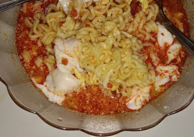 Mie rebus pedas sedap