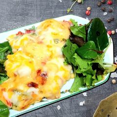 A picture of Fish mix with sweet peppers in white sauce.
