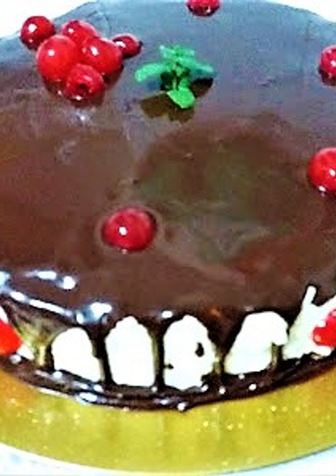 Una foto de Tarta con crema mascarpone y glaseo de chocolate
