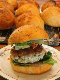 虱目魚漢堡,匈牙利紅椒粉麵包 的食譜成品照片