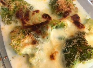 Una foto de Coliflor gratinado con queso siete cueros