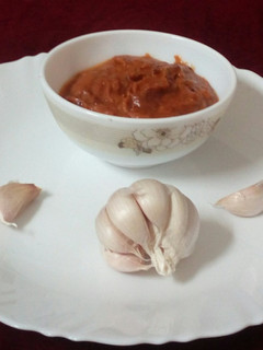 பூண்டு சட்னி (Garlic chutney recipe in Tamil) செய்முறை முக்கிய புகைப்படம்