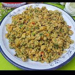 A picture of 3 spice scrambled egg.