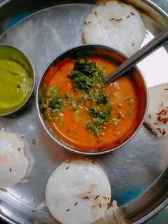 ઈડલી (Idli Recipe In Gujarati) રેસીપી મુખ્ય ફોટો