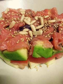 Una foto de Tartar de salmón