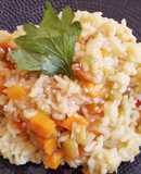 Guiso de arroz vegano en olla a presión eléctrica