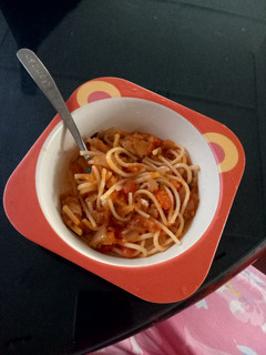 Una foto de Pastas de pollo y verduras (BLW) para bebe