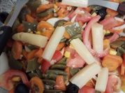 Una foto de tomate zanahoria ensalada