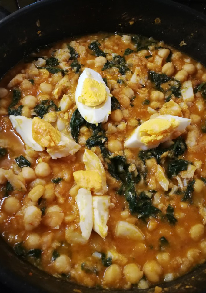 Una foto de Garbanzos con bacalao a mi manera