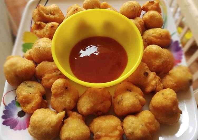 Moong dal pakodi