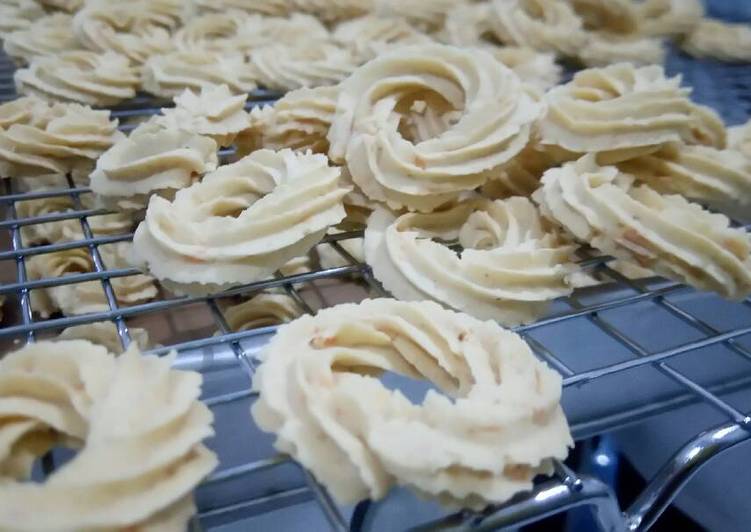 Kue sagu keju
