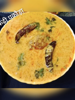 पंजाबी कढ़ी पकौड़ा (punjabi kadhi pakoda recipe in Hindi) रेसिपी मुख्य फोटो