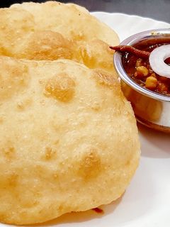 भटूरे (Bhature recipe in hindi) रेसिपी मुख्य फोटो