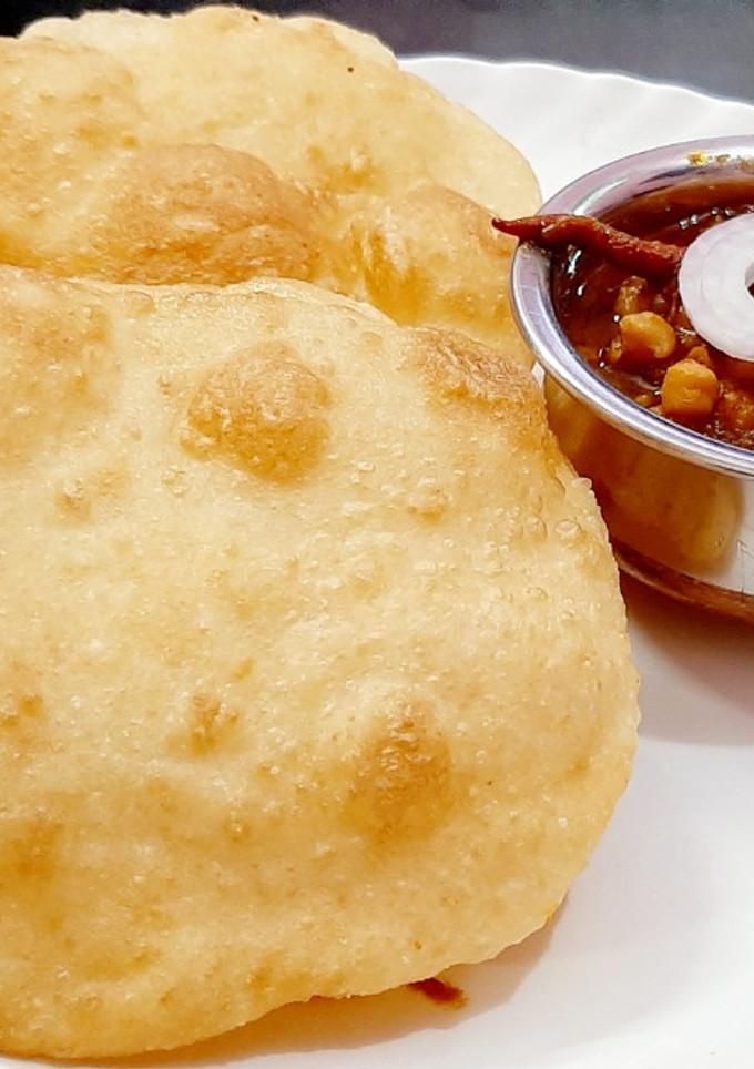 भटूरे (Bhature recipe in hindi) रेसिपी मुख्य फोटो