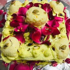 A picture of Rasmalai cake.