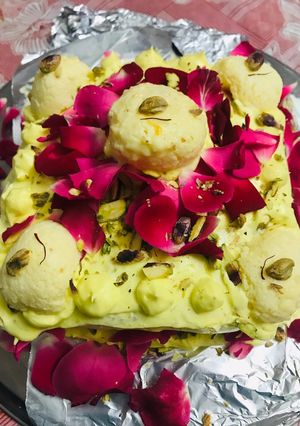 A picture of Rasmalai cake.