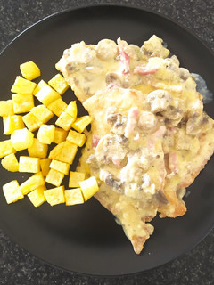 Una foto de Filetes de pollo en salsa carbonara