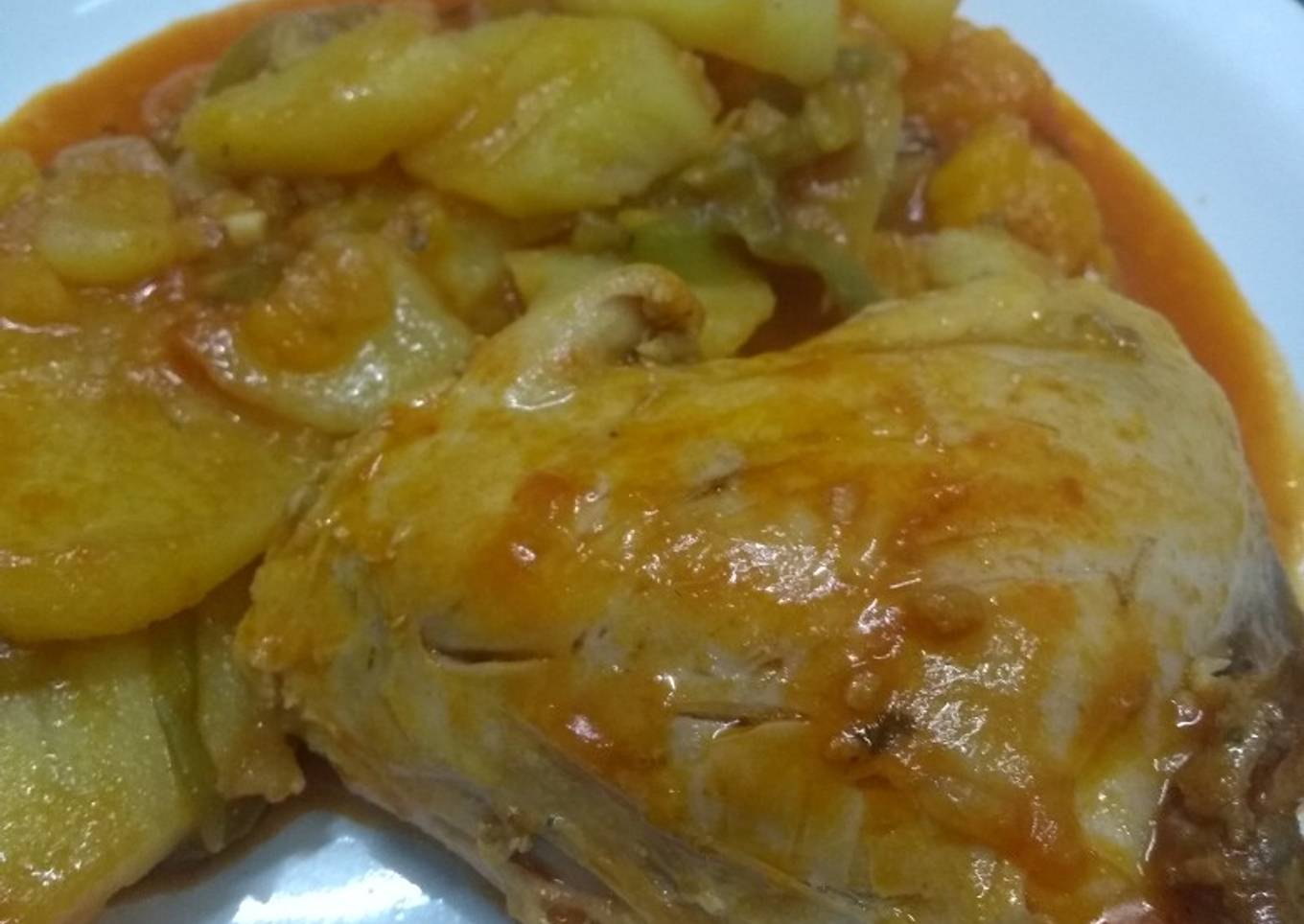 Pollo a la cacerola con papas y batatas 馃構