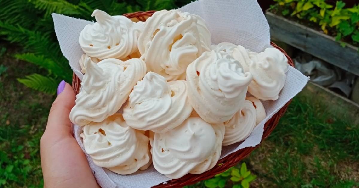 Безе вкусвилл. Кокосовое безе. Безешки кокосовые. Печенье туиль безе ореховое. Безе с кокосовой стружкой.