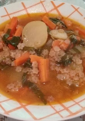 Una foto de Sopita de estrellitas con verduras 🍜