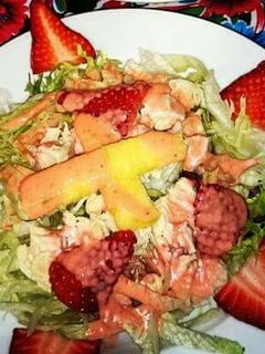 Una foto de Ensalada de camarones y fresas para Diabéticos