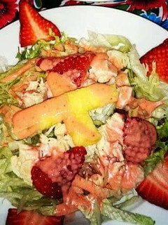 Una foto de Ensalada de camarones y fresas para Diabéticos
