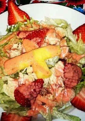 Una foto de Ensalada de camarones y fresas para Diabéticos