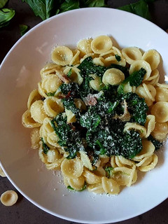 Una foto de Orecchiette con espinacas frescas