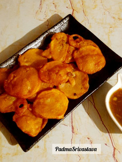 रागी और आलू के पकौड़े रेसिपी मुख्य फोटो