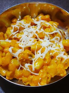 चीजी स्वीट कॉर्न मसाला (cheese sweet corn masala recipe in marathi) रेसिपी चे मुख्य फोटो