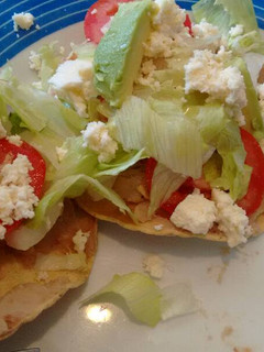 Una foto de Tostadas de pollo. ॐ