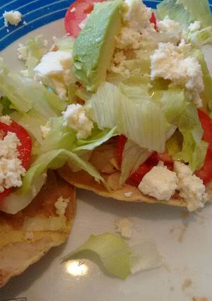 Una foto de Tostadas de pollo. ॐ
