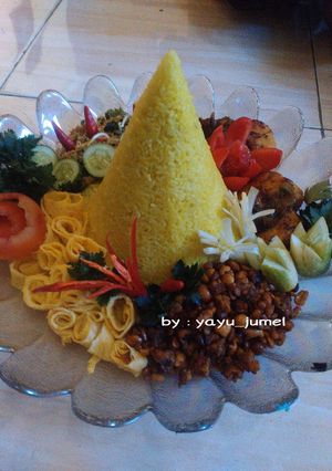 Foto resep Tumpeng nasi kuning ultah Chandra🎂🍚